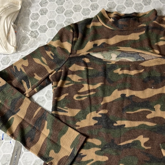 Urban Episode Small Camo Long Sleeve Cut Out Blouse - Picture 2 of 5